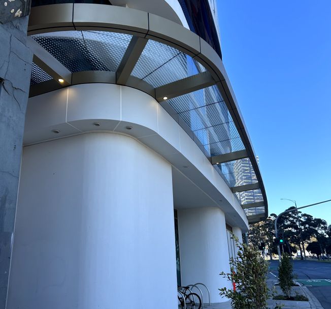 Low-maintenance aluminium cladding for industrial buildings